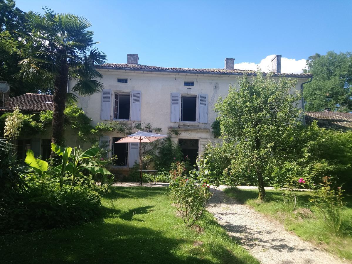 Domaine De Puytirel Bed & Breakfast Champagne-et-Fontaine Екстериор снимка